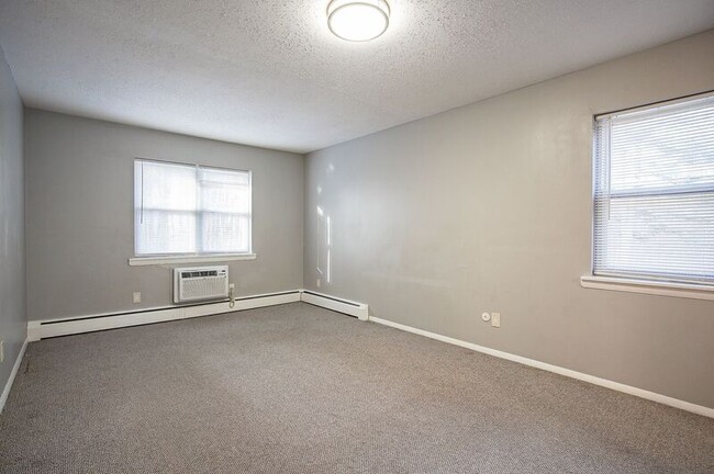 Building Photo - 261 Regency Park Dr