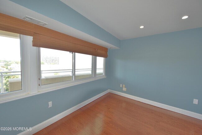 Building Photo - 525 Ocean Blvd