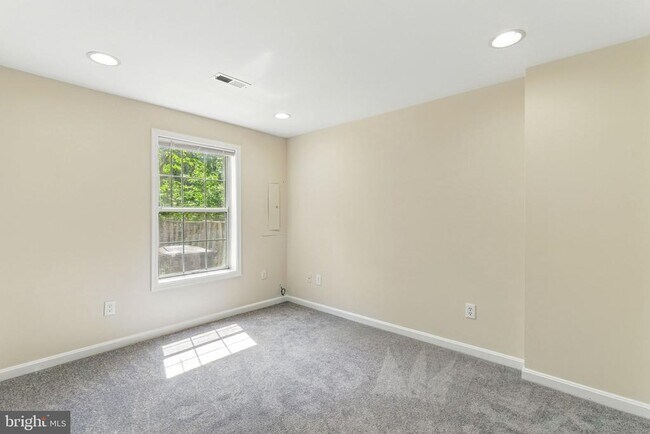Building Photo - 505 Knollwood Ct