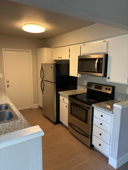 Building Photo - 2243 Helm Ave