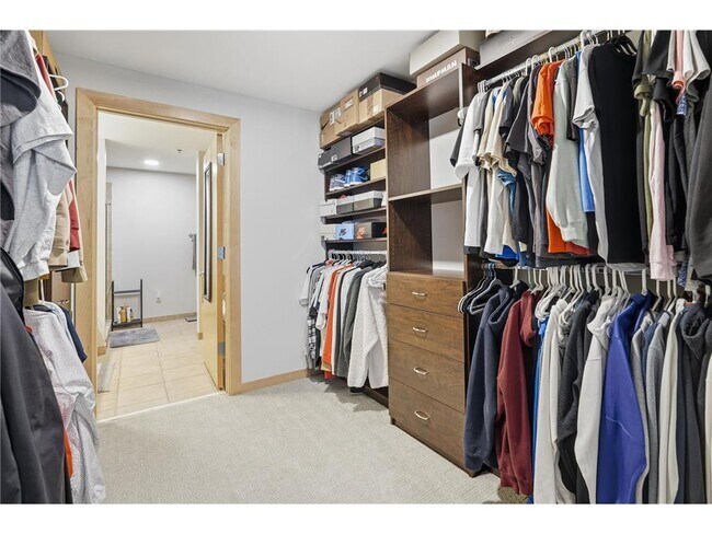 Building Photo - 215 10th Ave S