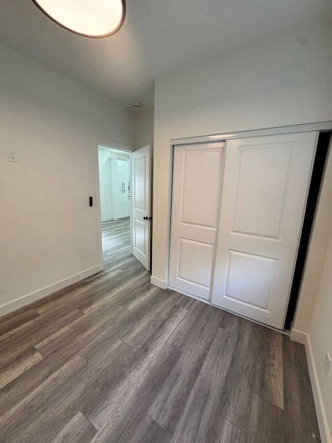 Building Photo - Beautiful Recently Remodeled 2-Bedroom ADU