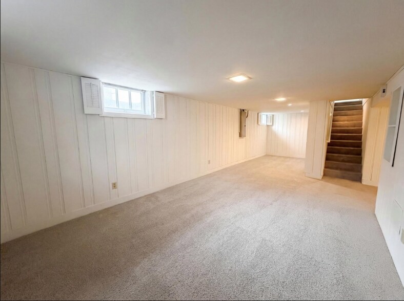 Building Photo - 8615 Virginia Cir N