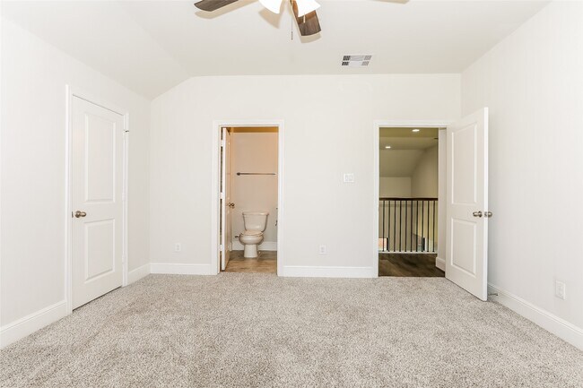 Building Photo - 30627 S Creek Way