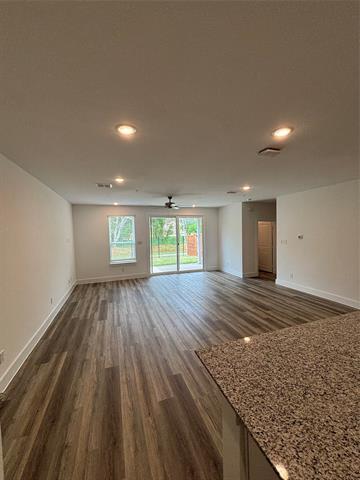 Building Photo - 1529 Creekside Dr