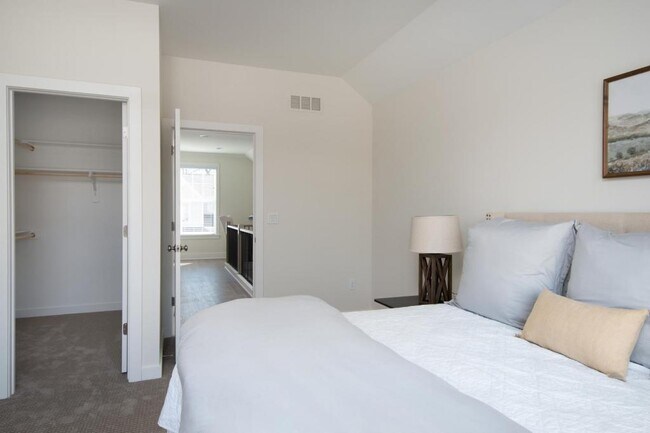 Building Photo - 7930 Greystone St