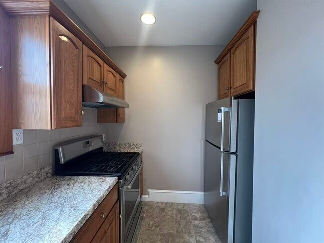 Building Photo - 9 St James Rd