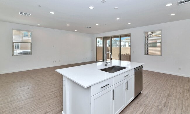 Building Photo - 9918 E Texas Ave