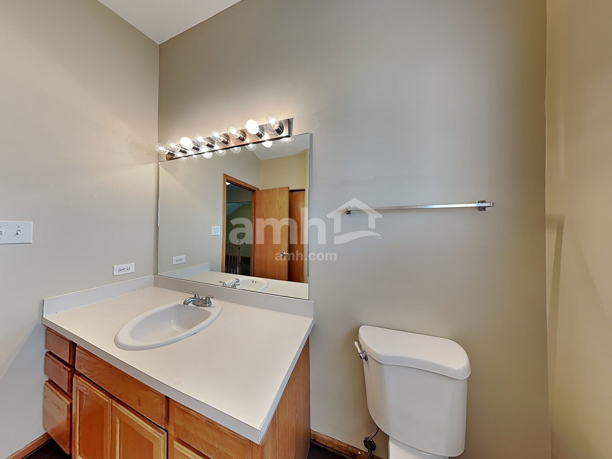 Building Photo - 2816 Bloomfield Dr