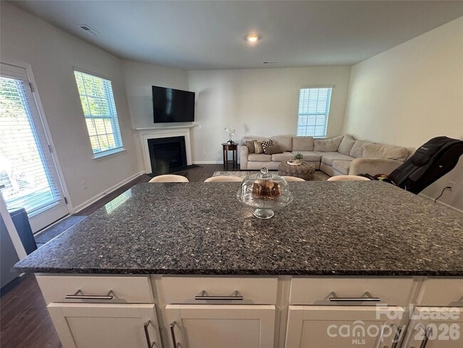 Building Photo - 1924 Vanderlyn St