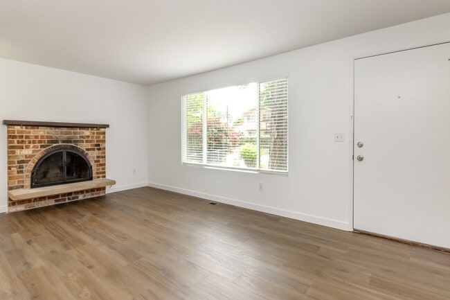 Building Photo - Four Bedroom House Near Camelot Park