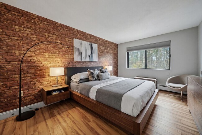 Building Photo - 33 Andrew St