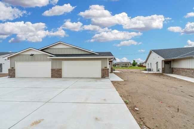 Building Photo - 12717 W Cowboy St