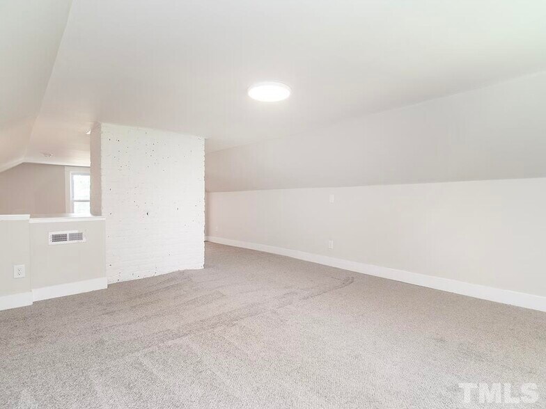 Building Photo - 234 Hatch St