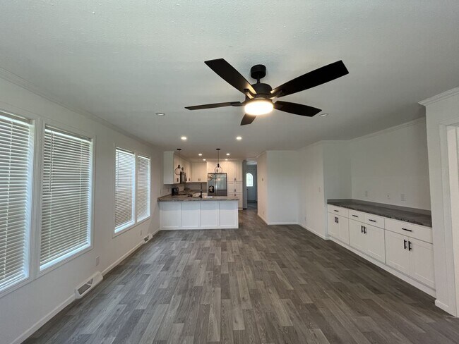 Building Photo - 5049 W Sawgrass Dr