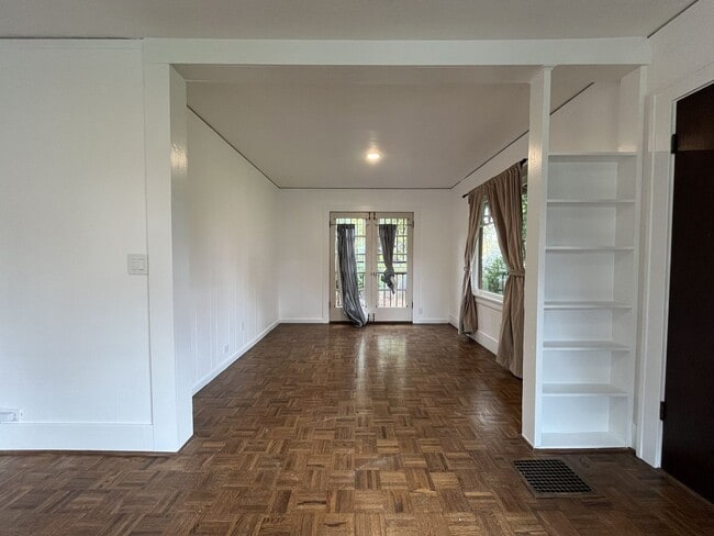 Building Photo - Character-Filled 2-Bedroom Home with Vintage Charm & Bright Living Spaces