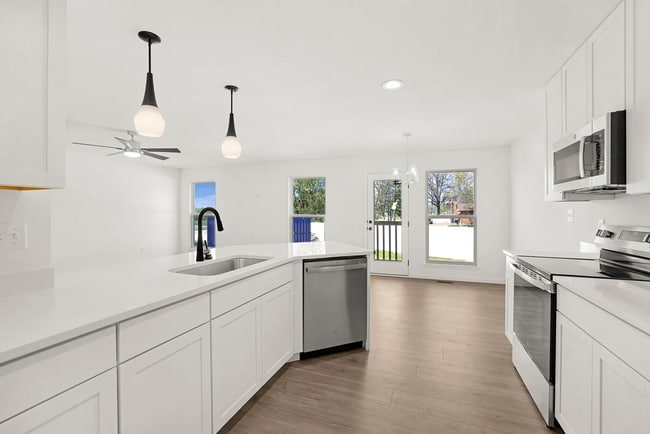 Building Photo - 43 Fairmount Grv Dr