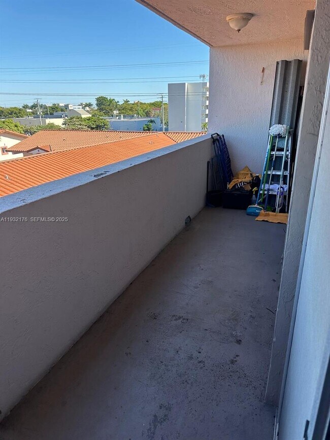 Building Photo - 6091 W 22nd Ct