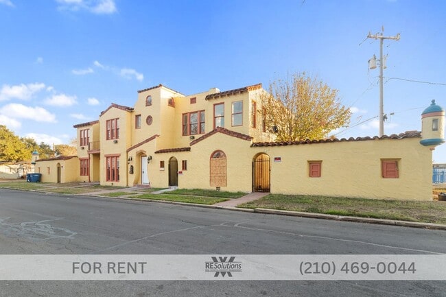 Building Photo - 1630 W Rosewood Ave