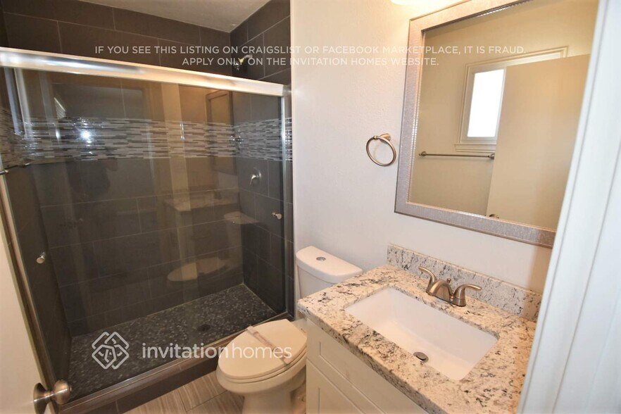 Building Photo - 2520 E Manhatton Dr