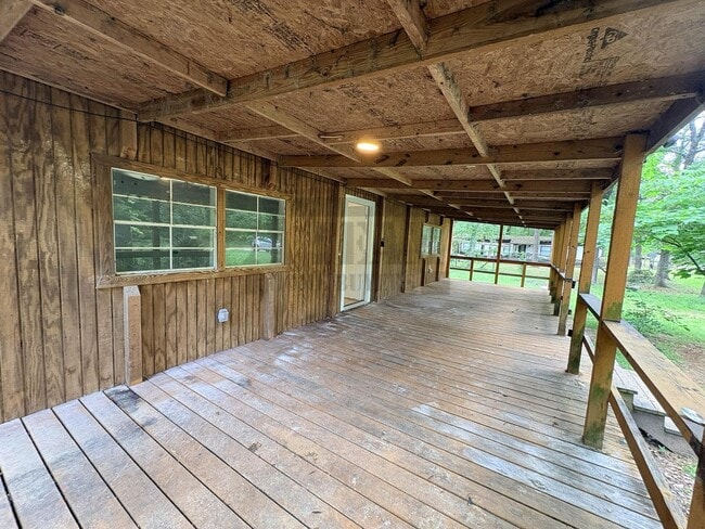 Building Photo - Beautifully updated 2-bedroom, 2-bathroom home