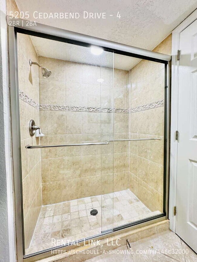 Building Photo - 5205 Cedarbend Dr