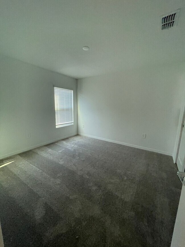 Building Photo - BEAUTIFUL BRAND NEW 2022 Home in the new S...