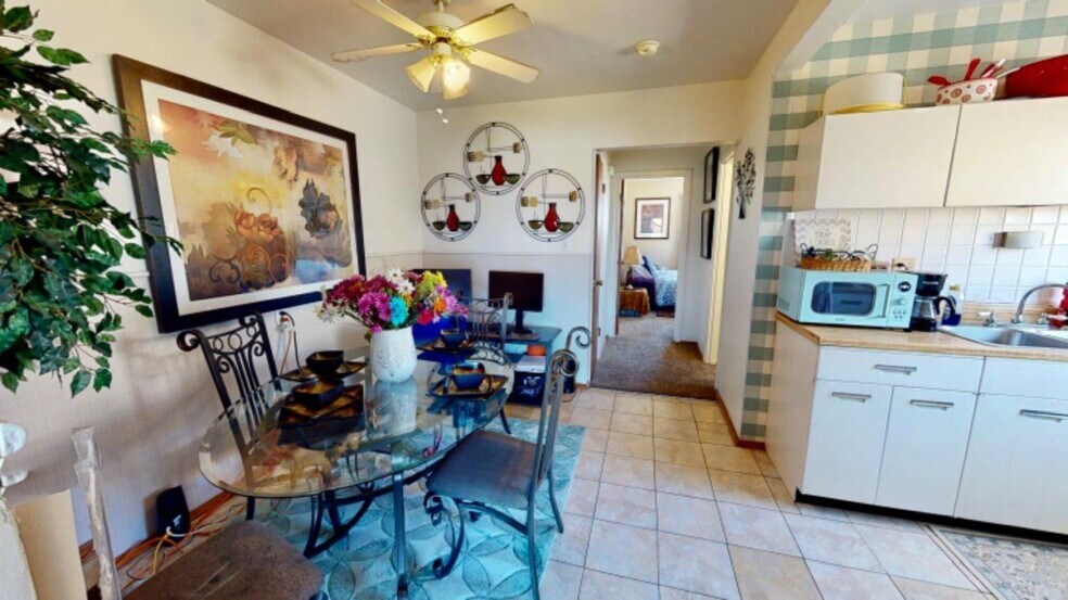Building Photo - 8543 Cottonwood Dr