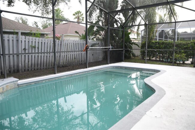 Building Photo - 4943 Solimartin Dr