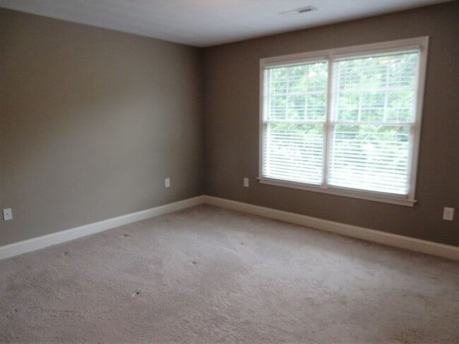 Building Photo - Like New Townhome in Old SW! Close to Cari...