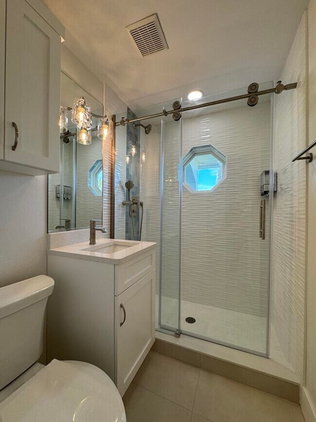 Building Photo - 2/2 plus Bonus Room in Ormond By the Sea