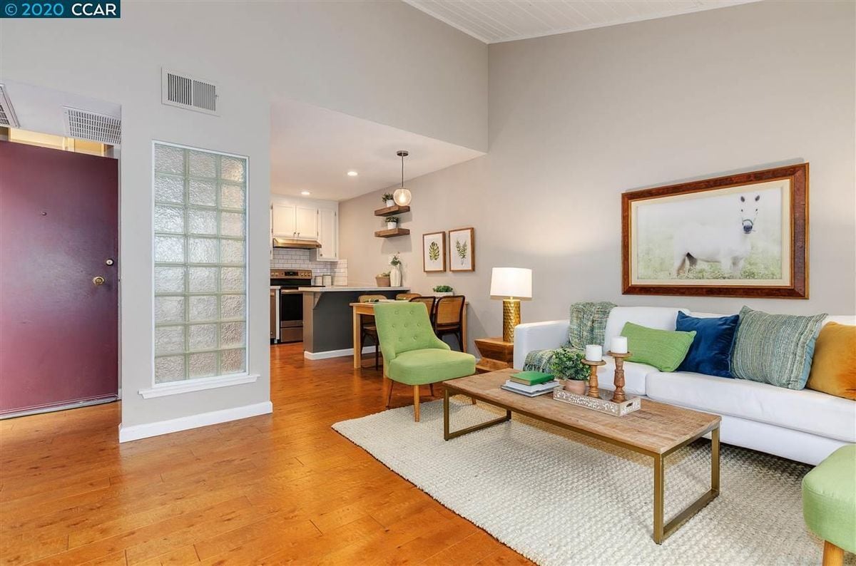 Building Photo - 2716 Oak Rd