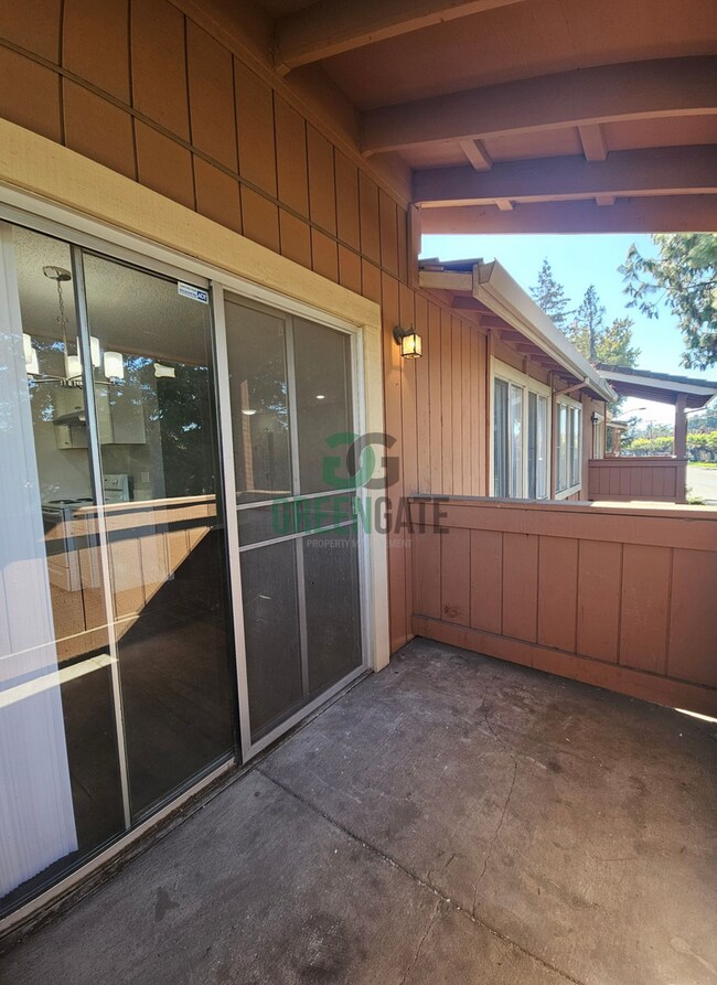 Building Photo - 495 Cherry Ln