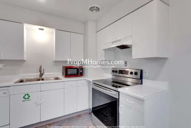 Building Photo - Charming Portsmouth Gem! W/D Included!