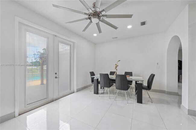 Building Photo - 17125 35th Pl N