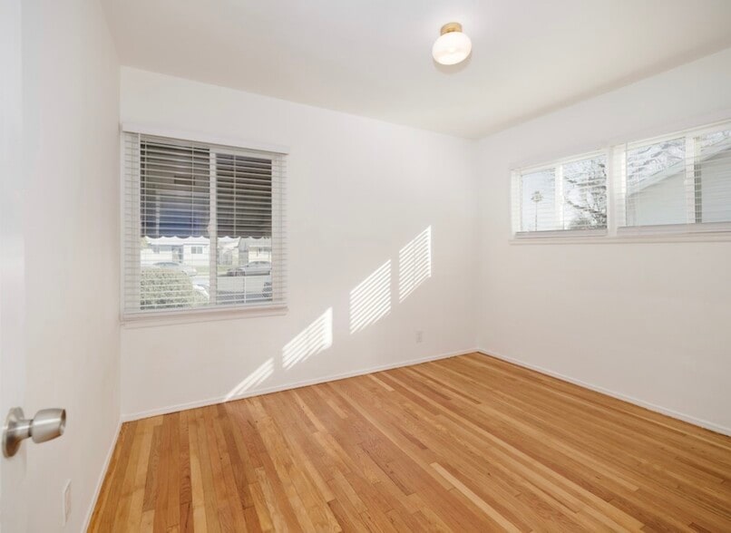 Building Photo - 8123 Lindley Ave