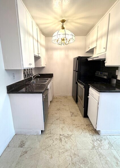 Renovated kitchen - 1586 Albatross Dr