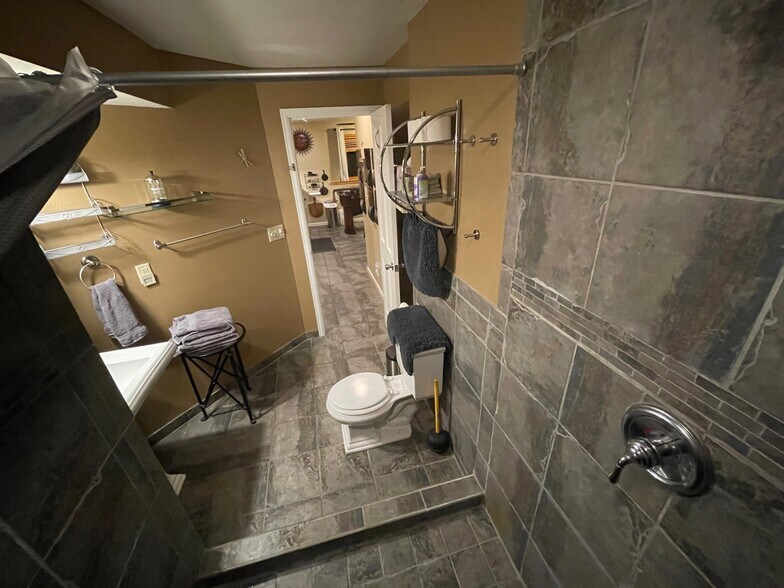 Building Photo - 1887 Hunters Dr