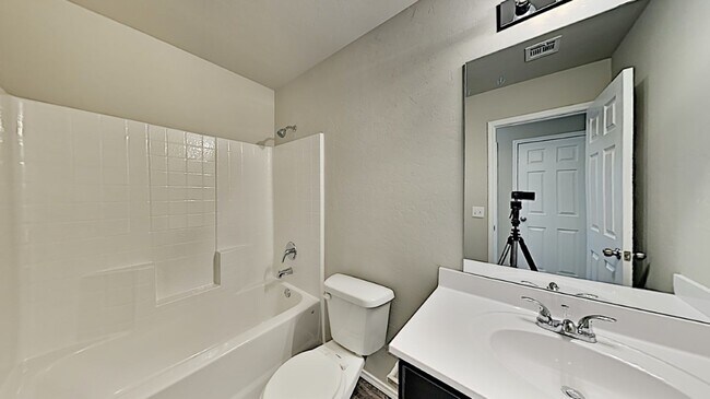 Building Photo - Nice 3 Bed 2 Bath Home in Yukon Schools