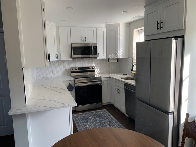 Building Photo - 2 Bed, 1 Bath Condo