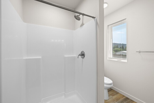 Building Photo - 2028 Sunset Dr