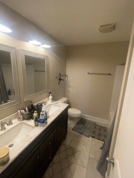 Building Photo - 500 Hillshade Ct