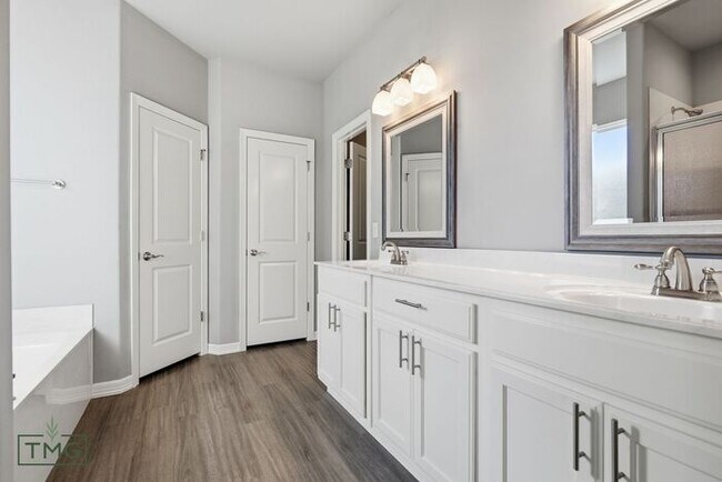 Building Photo - Gorgeous 4/3.5/3 Luxury Home