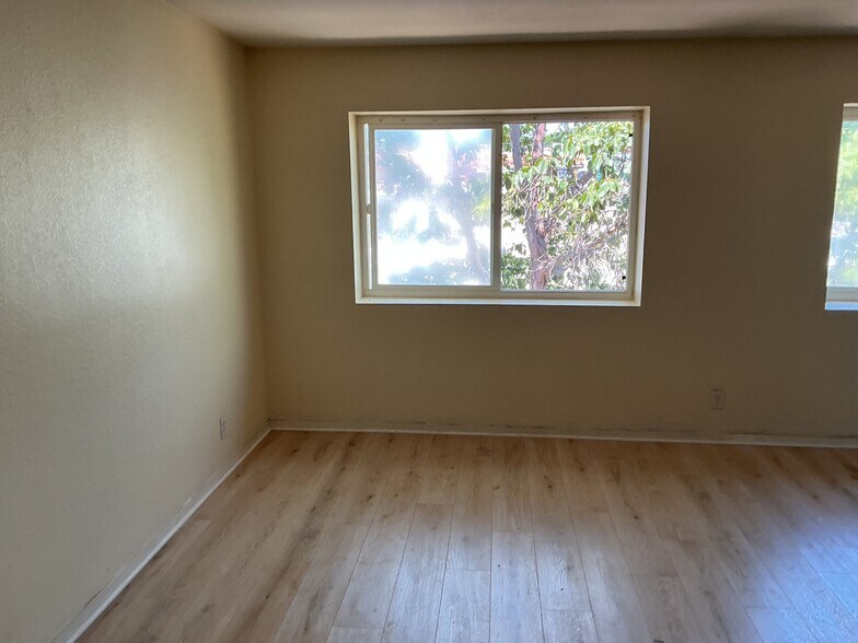 Building Photo - 3265 Ocean View Blvd