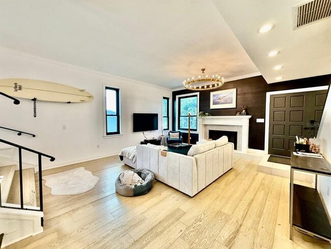 Building Photo - 162 E Davis Blvd