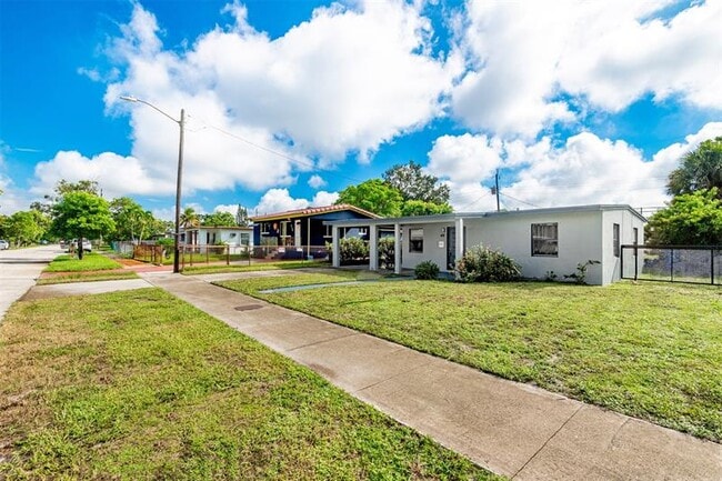 Building Photo - 416 NW 19th Ave