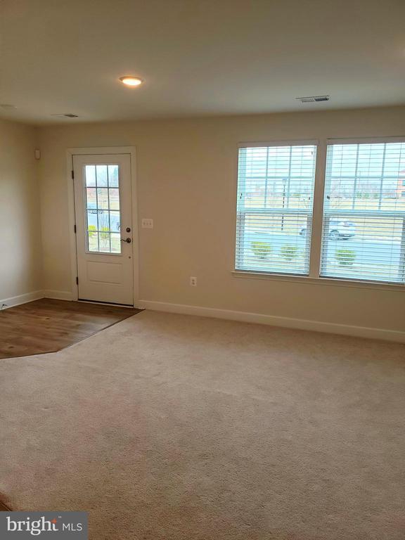 Building Photo - 2204 Shadmoor Dr