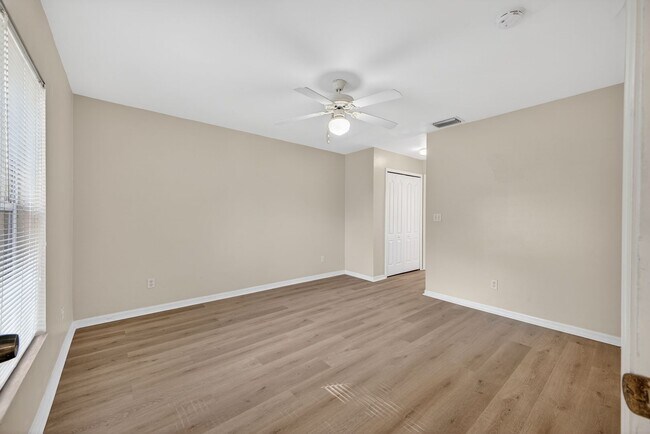 Building Photo - 1224 Bayou St E