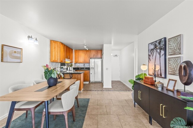 Building Photo - 2474 Kapiolani Blvd