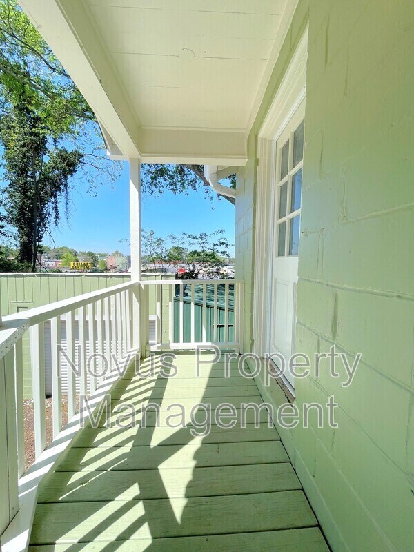 Building Photo - 107 Parson St